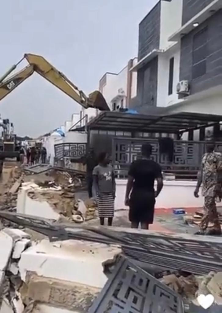 Residents weep as Lagos state govt demolish their properties blocking water channels in Ikota (video)